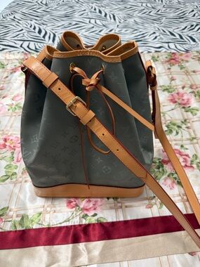 Luxury Drawstring Bucket Bag in Gray and Tan